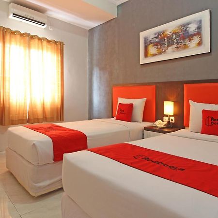 เรดดอร์ซ พลัส เนียร์ เกอราตัน โซโล Hotel Surakarta  ภายนอก รูปภาพ