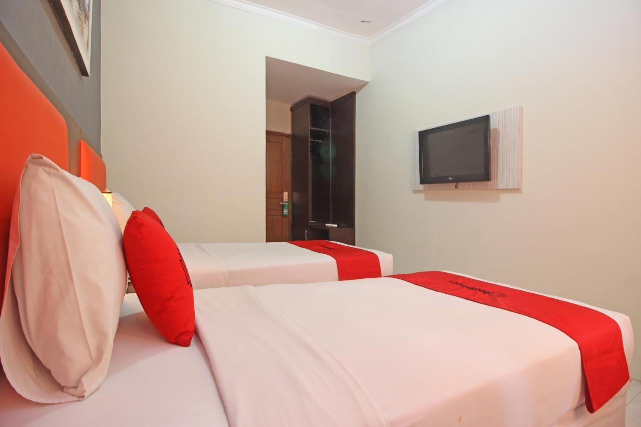 เรดดอร์ซ พลัส เนียร์ เกอราตัน โซโล Hotel Surakarta  ภายนอก รูปภาพ