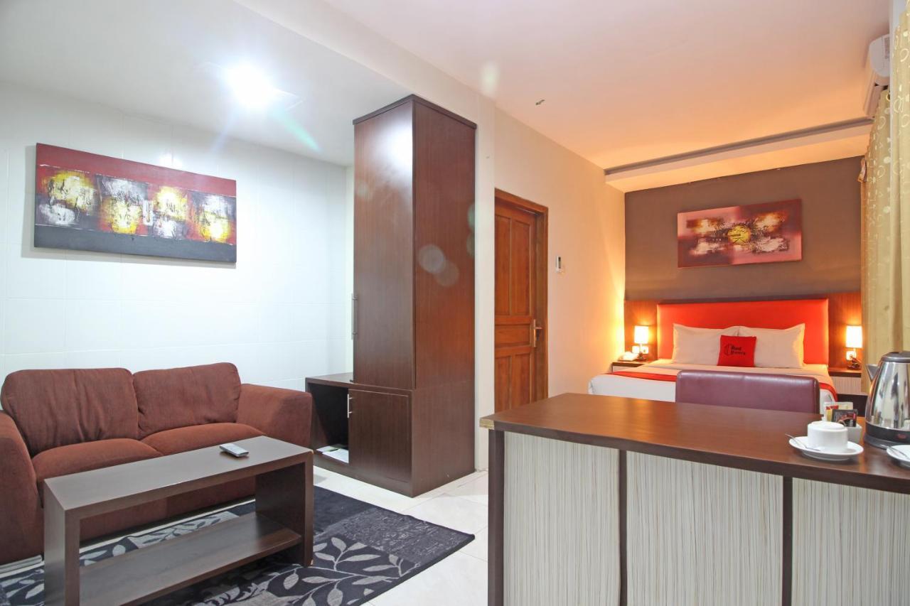 เรดดอร์ซ พลัส เนียร์ เกอราตัน โซโล Hotel Surakarta  ภายนอก รูปภาพ
