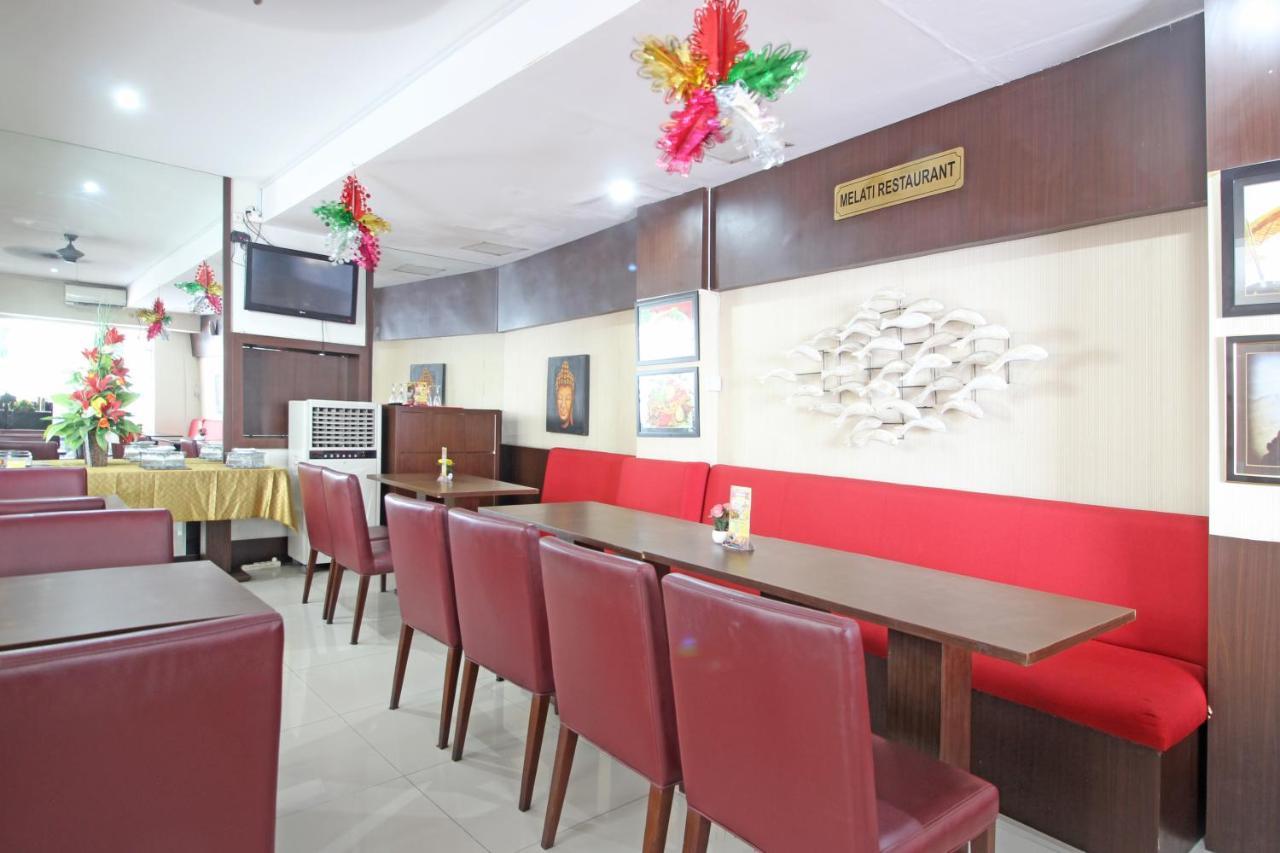 เรดดอร์ซ พลัส เนียร์ เกอราตัน โซโล Hotel Surakarta  ภายนอก รูปภาพ
