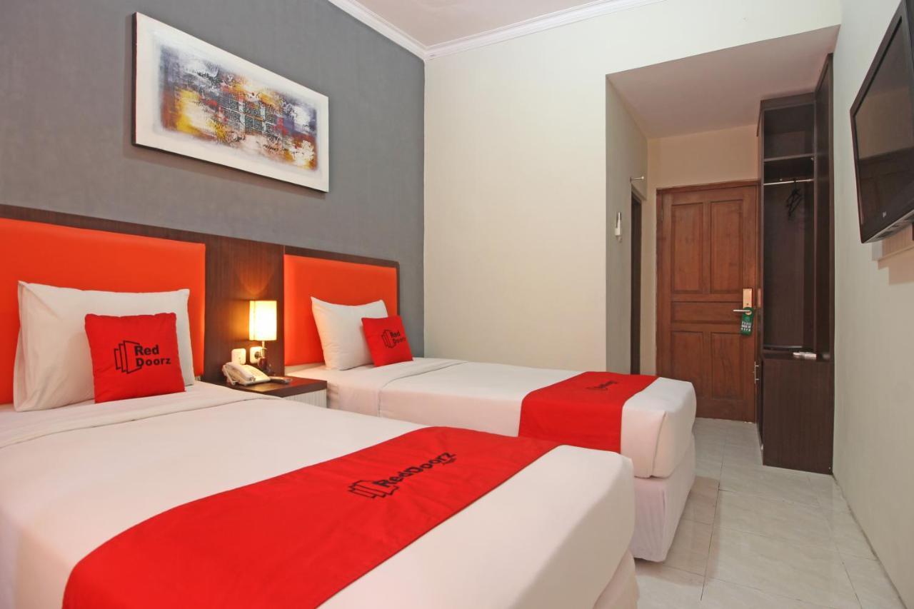 เรดดอร์ซ พลัส เนียร์ เกอราตัน โซโล Hotel Surakarta  ภายนอก รูปภาพ