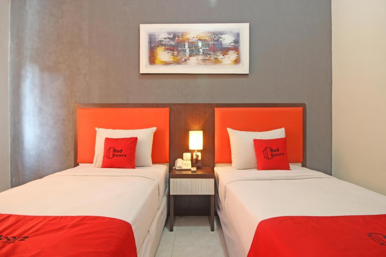 เรดดอร์ซ พลัส เนียร์ เกอราตัน โซโล Hotel Surakarta  ภายนอก รูปภาพ