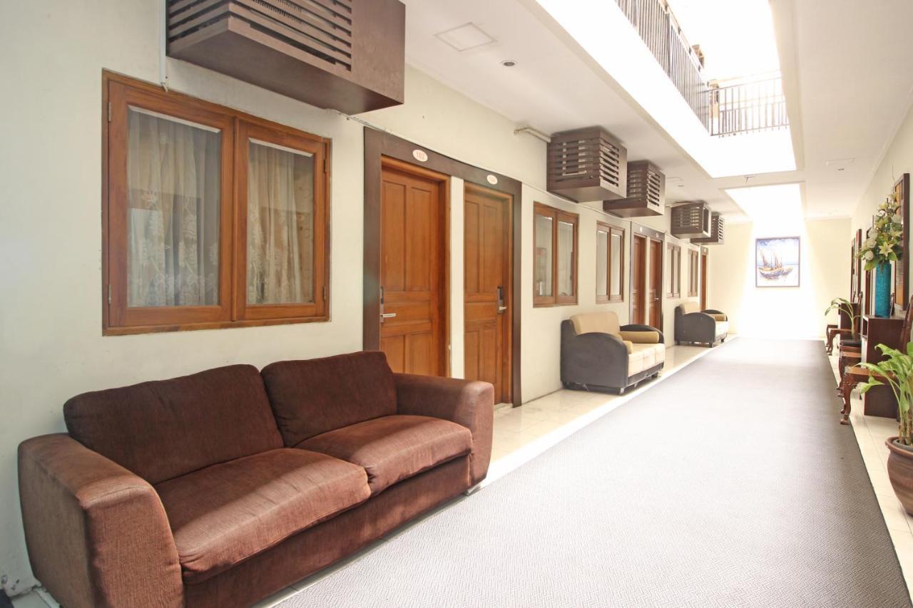 เรดดอร์ซ พลัส เนียร์ เกอราตัน โซโล Hotel Surakarta  ภายนอก รูปภาพ