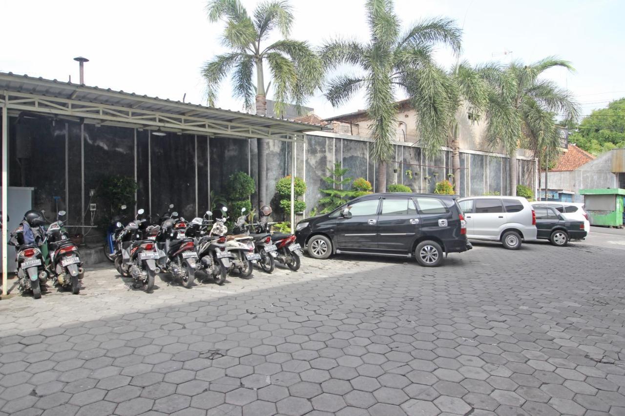 เรดดอร์ซ พลัส เนียร์ เกอราตัน โซโล Hotel Surakarta  ภายนอก รูปภาพ