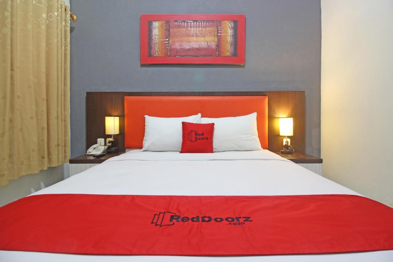 เรดดอร์ซ พลัส เนียร์ เกอราตัน โซโล Hotel Surakarta  ภายนอก รูปภาพ