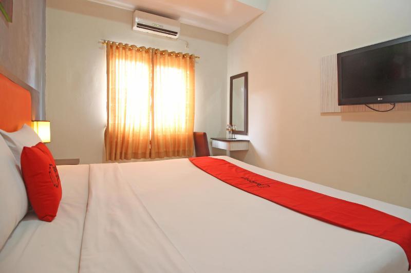 เรดดอร์ซ พลัส เนียร์ เกอราตัน โซโล Hotel Surakarta  ภายนอก รูปภาพ